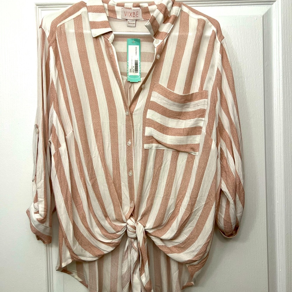 Medium length sleeve striped blouse with tie in the front and a small collar